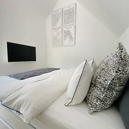 Uptown Monkey 7 Min Walk To Republicii Street Apartment *