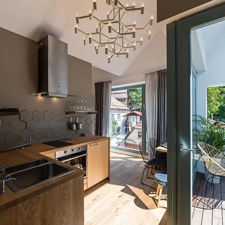 Uptown Monkey 7 Min Walk To Republicii Street Apartment *